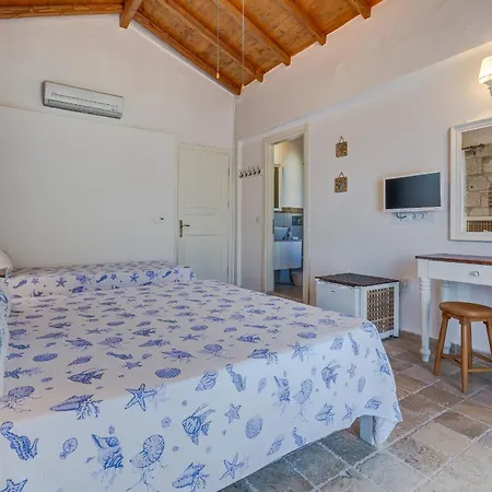 Fora فندق ألاتشاتي